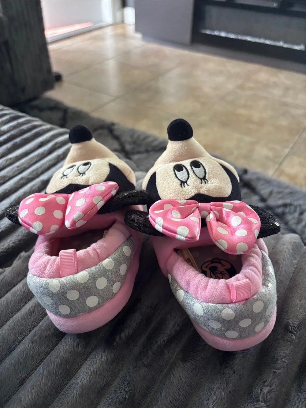 Disney Minnie Mouse Kids Plush Slippers - Pink and Black